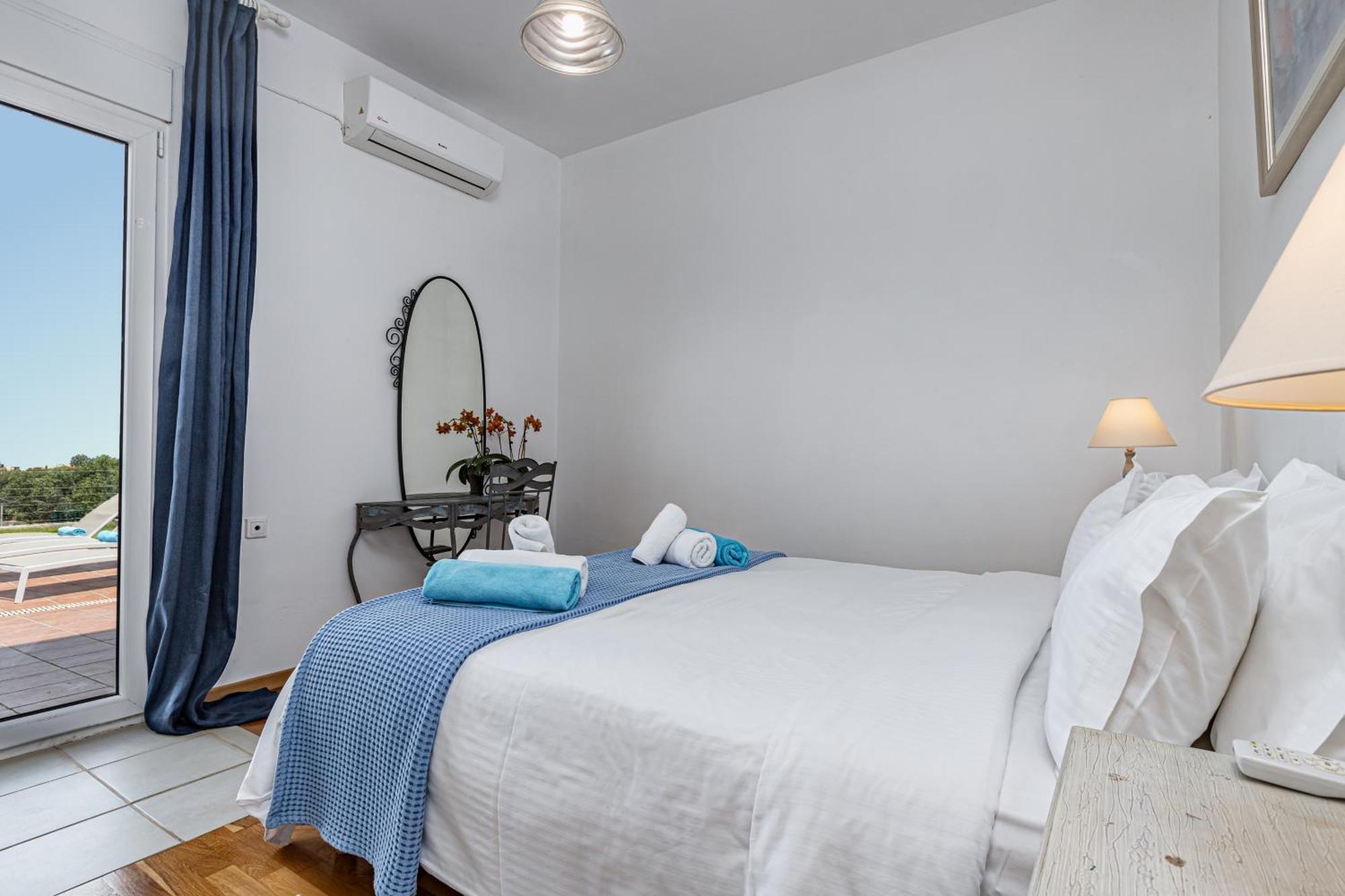 Dimitra Apartment With Private Pool And Sea View -The Ground Floor Of A Two Storey Building Daratsos Exteriör bild